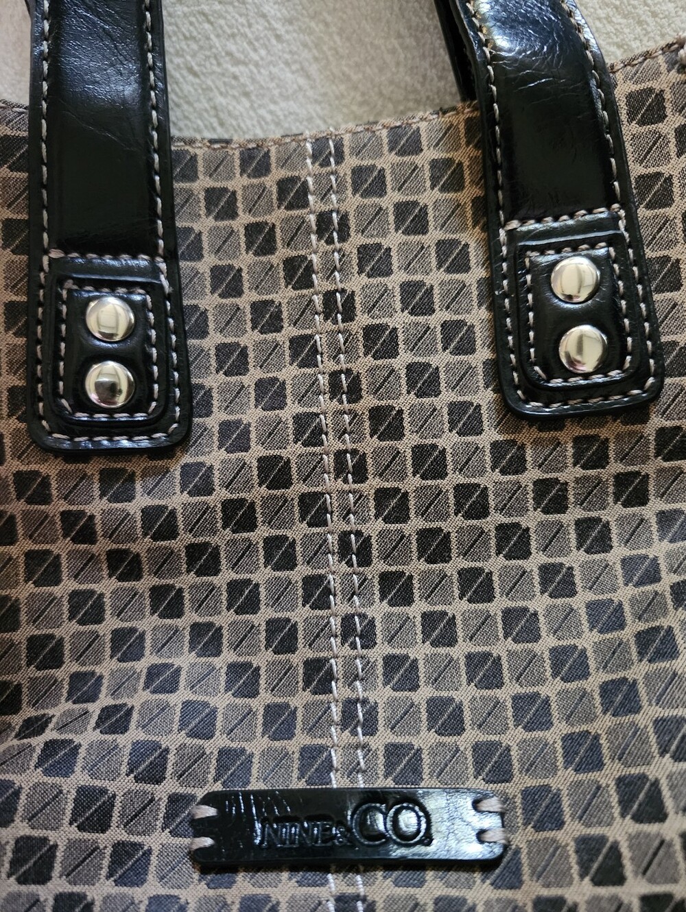 Liz Claiborne Structured Beige and Black Small Bag - Picture 7 of 8